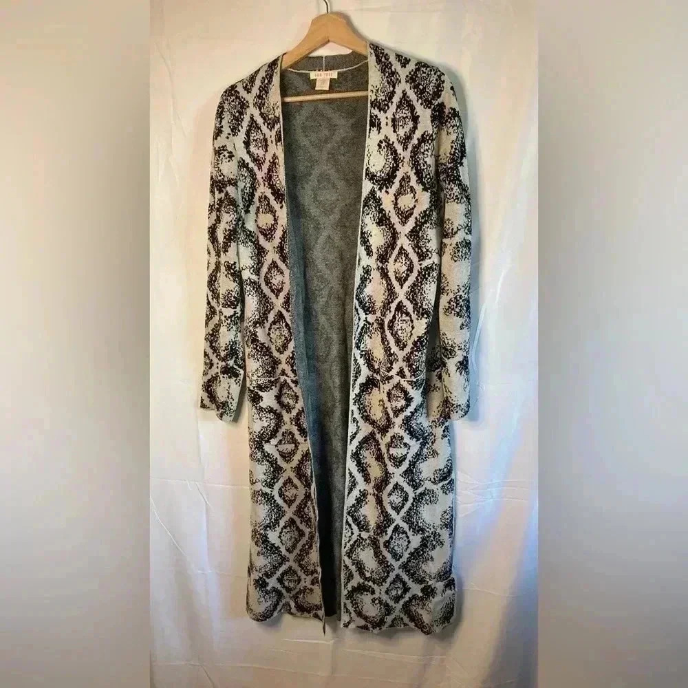 For thee cardigan 🏡‎